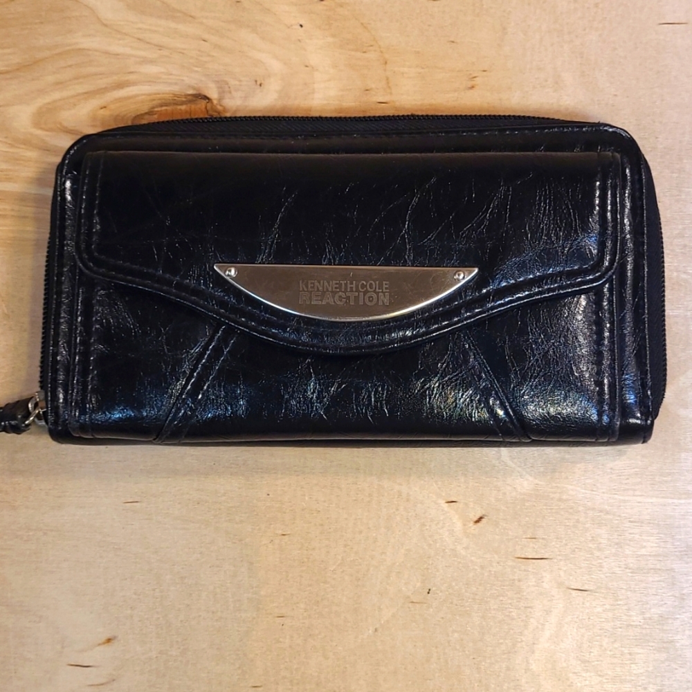 Kenneth Cole Reaction Black Leather Women's Space Wallet
